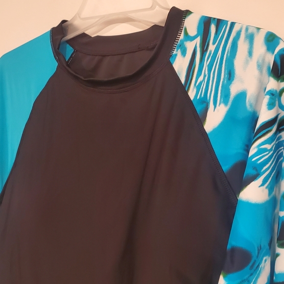 Women's Plus Size 2XL Swimwear Rash Guard Shirt Padded Bra Sea Blue Black Aztec - Picture 2 of 7